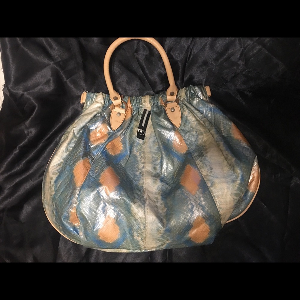 NEW DIRECTION shoulder handbag.  New!